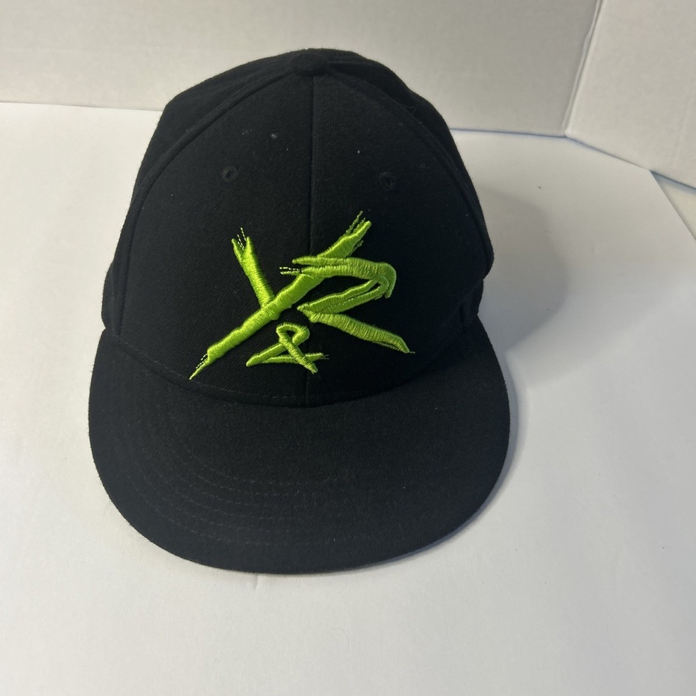 Young and Reckless Flex Fit Flat Brim Hat Cap Y&R Embroidered Logo Skater Punk